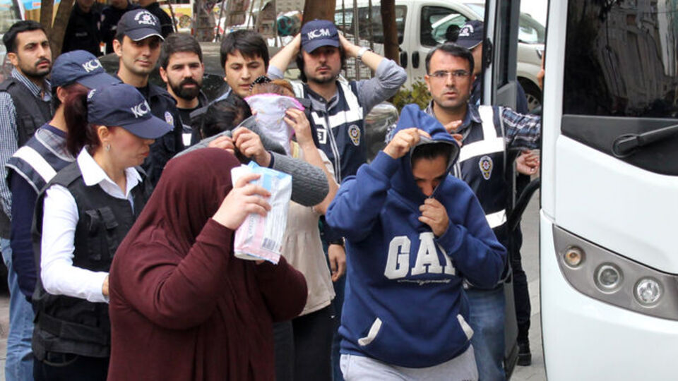Çelik yelek ve otomatik silahlarla kürtaj operasyonu!