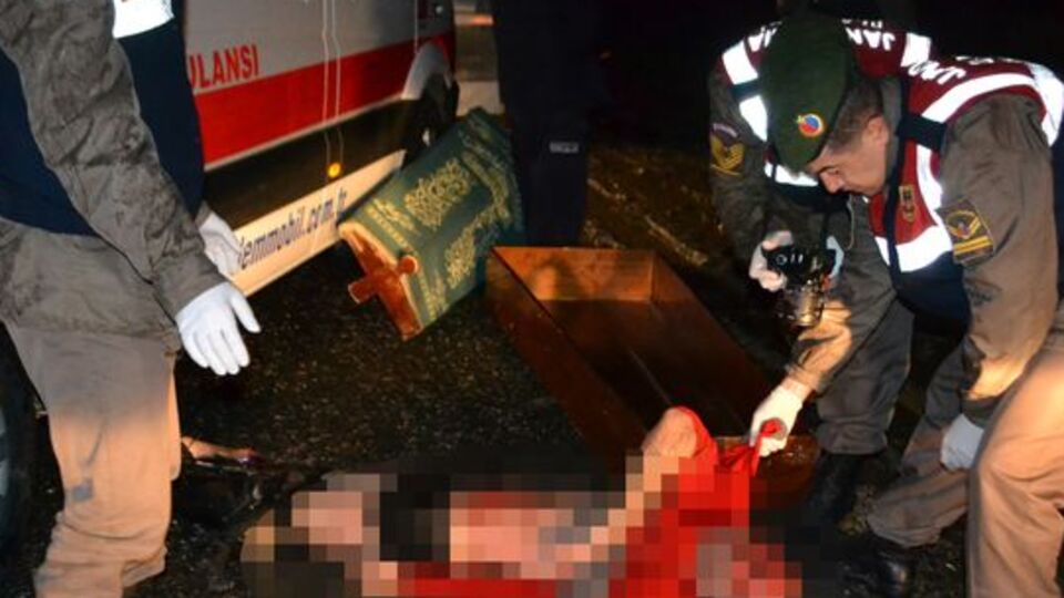 Hasta taşıyan ambulans yayayı ezdi!