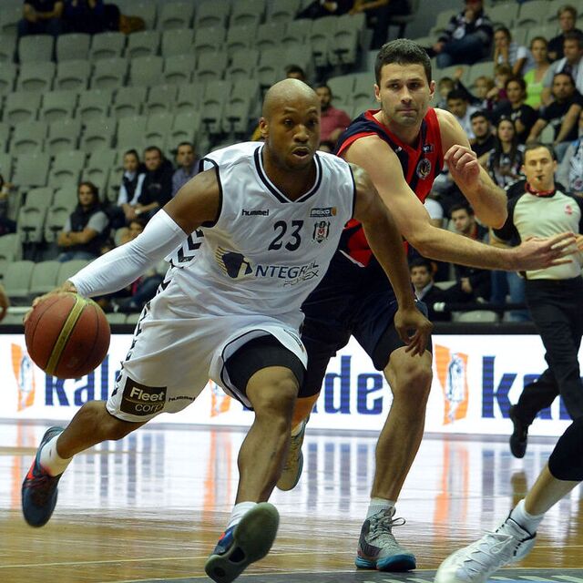 Kartal evinde yıkıldı