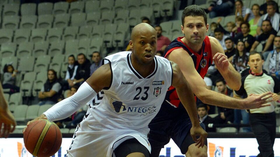 Kartal evinde yıkıldı