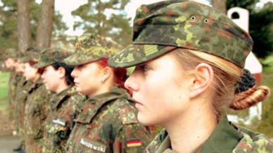 Orduya 10 bin kadın asker