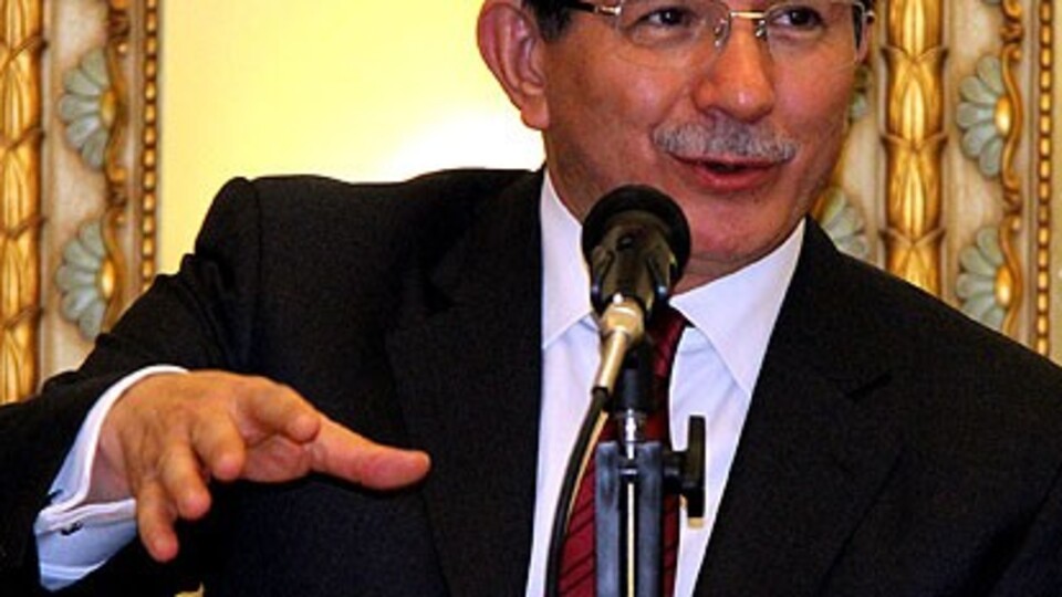 İran-Türkiye diyaloğuna Davutoğlu yorumu!