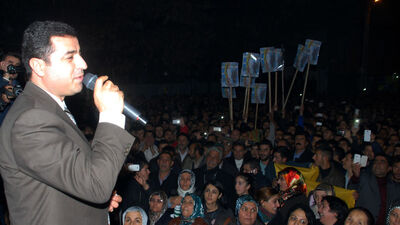 BDP'li Demirtaş, iktidara yüklendi