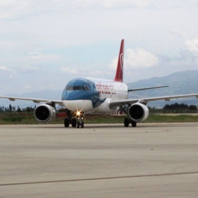 Bomba ihbarı ve teknik arıza rötar yaptırdı
