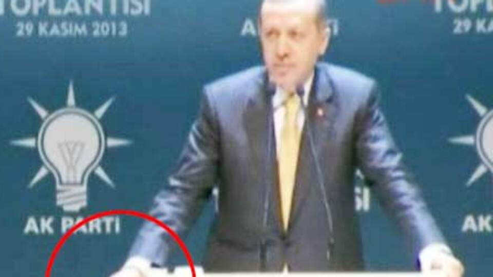 Başbakan Erdoğan bu işareti niçin yaptı?