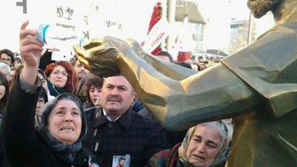 Ali İsmail Korkmaz'ın heykeli dikildi