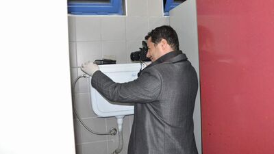 Tabancasını unuttu helada!