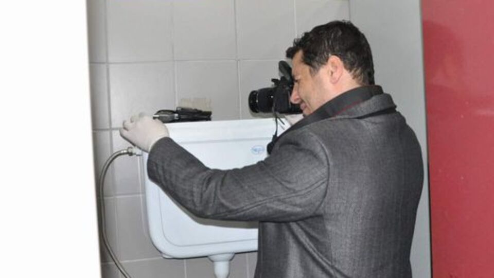 Tabancasını unuttu helada!