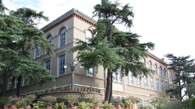 Ruhban Okulu için cami şartı
