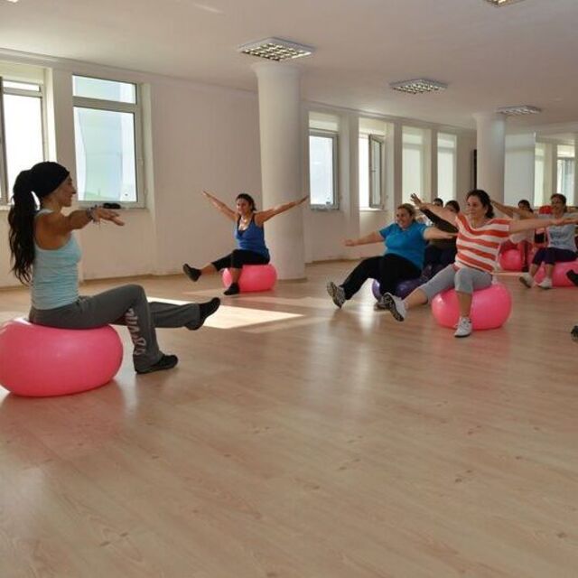 Ev kadınlarına pilates dersi