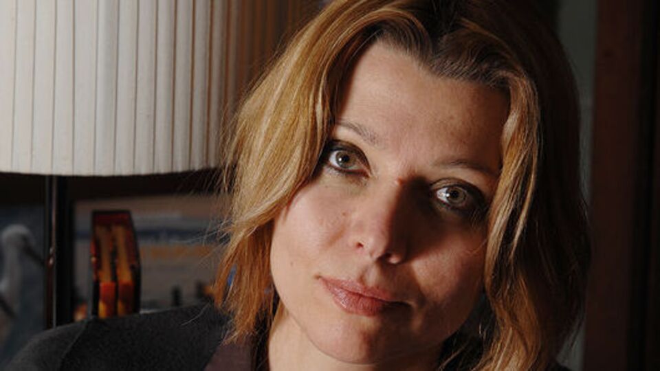 Bulgarlar Elif Şafak'ı 1 numara yaptı!