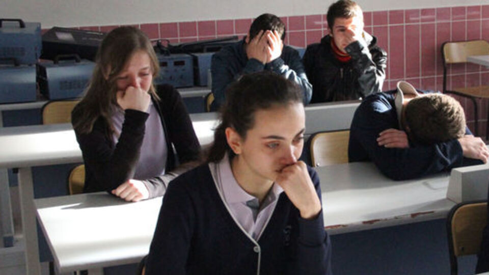 Öğrencilerinin gözleri önünde öldü!