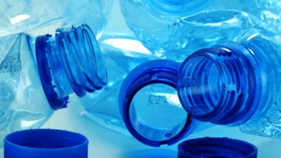 Dikkat! Plastik şişe ve bardaklar migreni tetikleyebilir