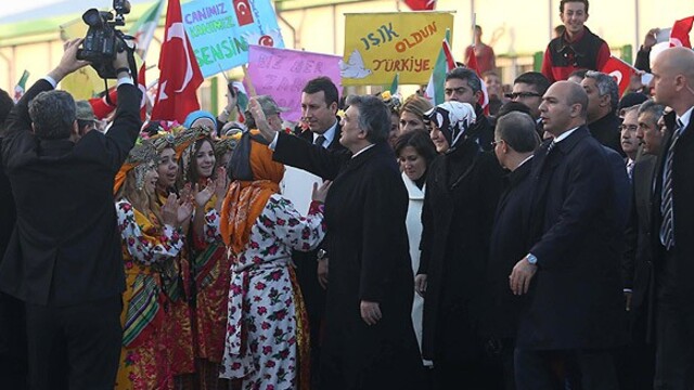 "Mutluyuz ki kardeşlerine kucak açabilen bir millet var"