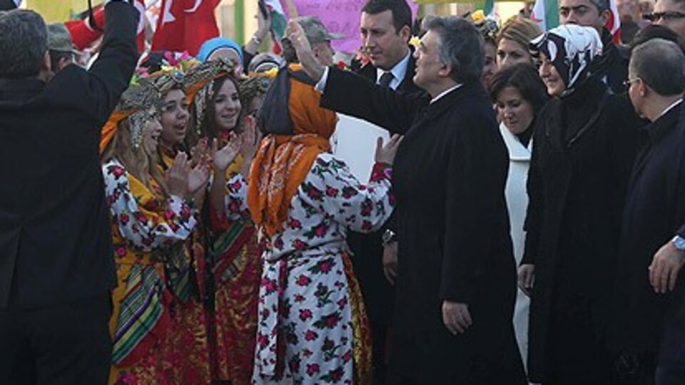"Mutluyuz ki kardeşlerine kucak açabilen bir millet var"