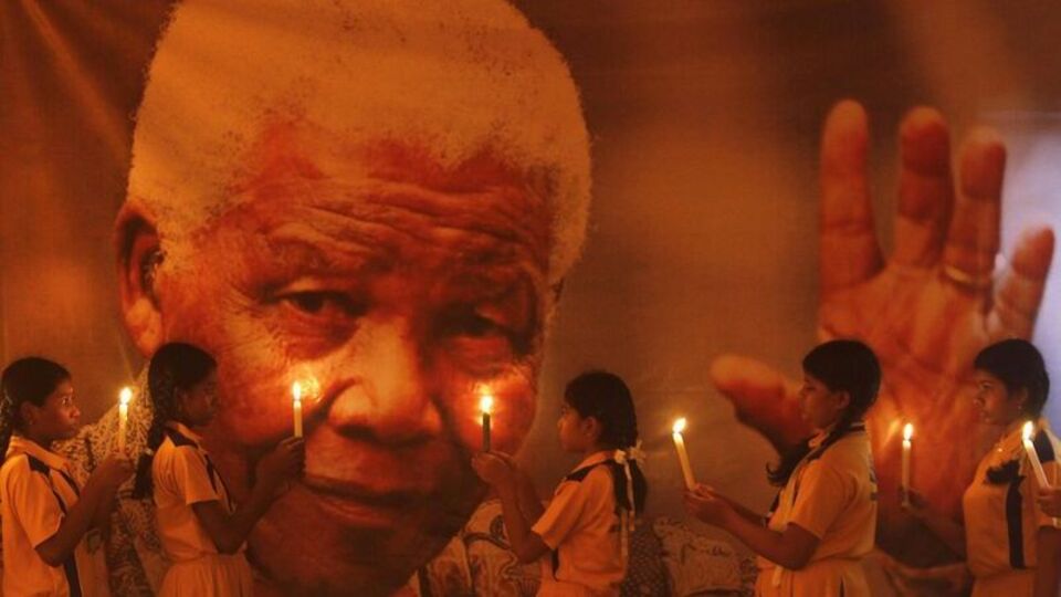 Mandela 15 Aralık'ta toprağa verilecek