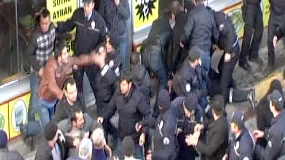 İtfaiyeciler ile polis arasında arbede!