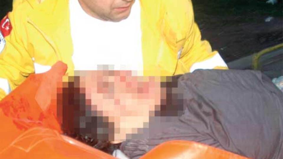 Su istediğini duymayan karısını baltayla öldürdü