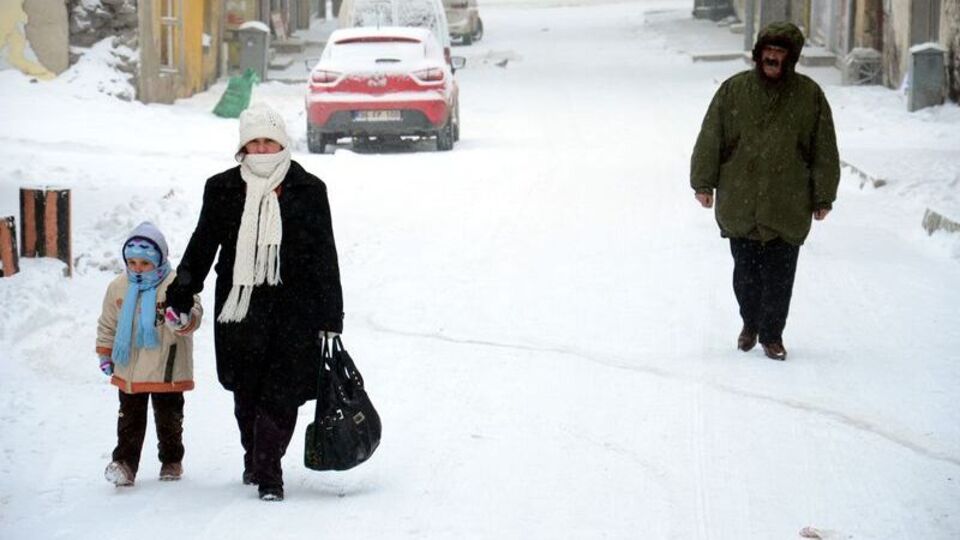 Kars'ta okullar tatil edildi!