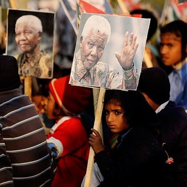 Mandela son yolculuğunda...