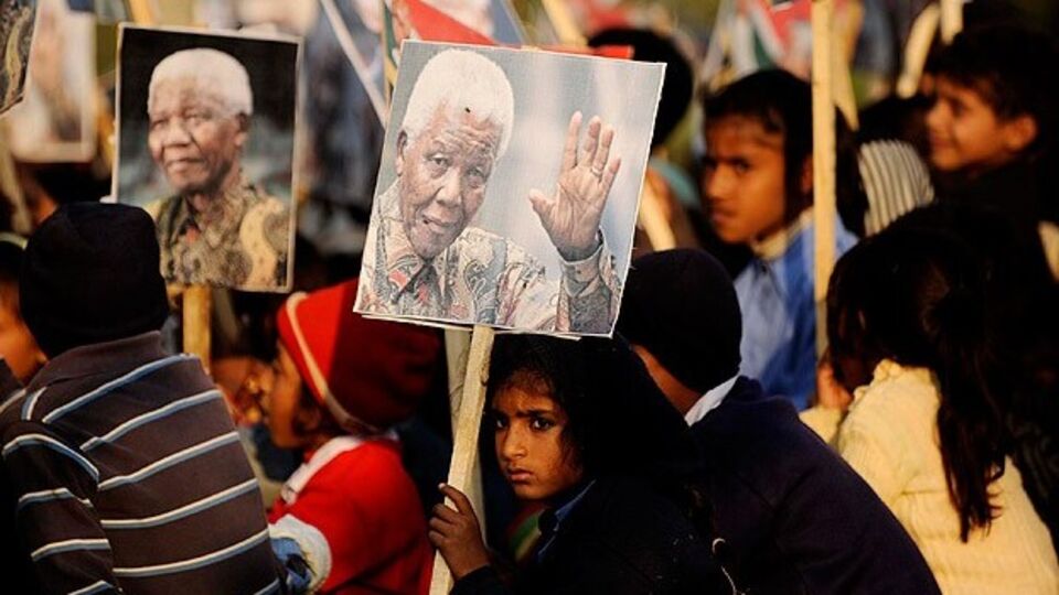 Mandela son yolculuğunda...