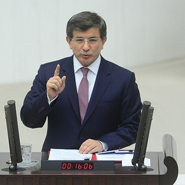 Dışişleri Bakanı Davutoğlu'ndan eleştirelere yanıt!