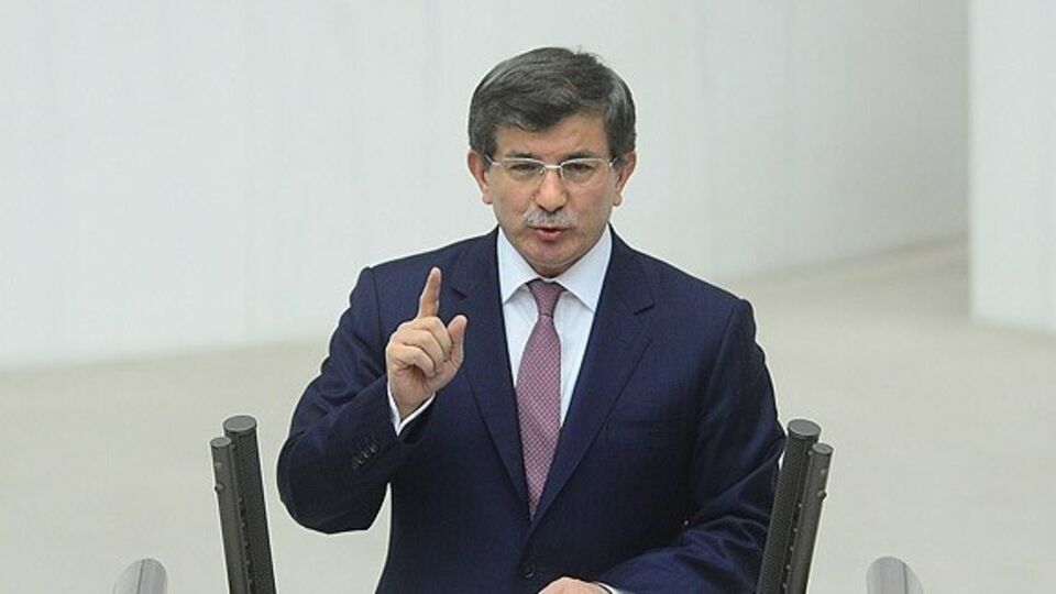 Dışişleri Bakanı Davutoğlu'ndan eleştirelere yanıt!
