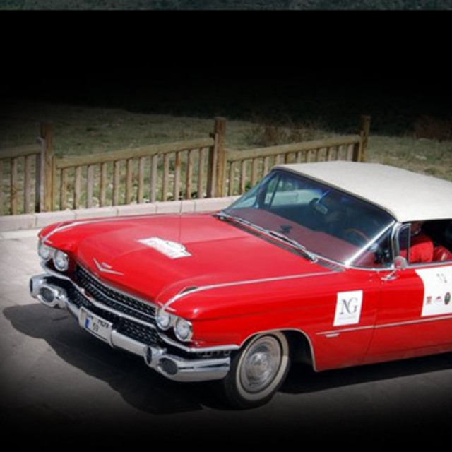 Klasik otomobiller yeniden podyumda!