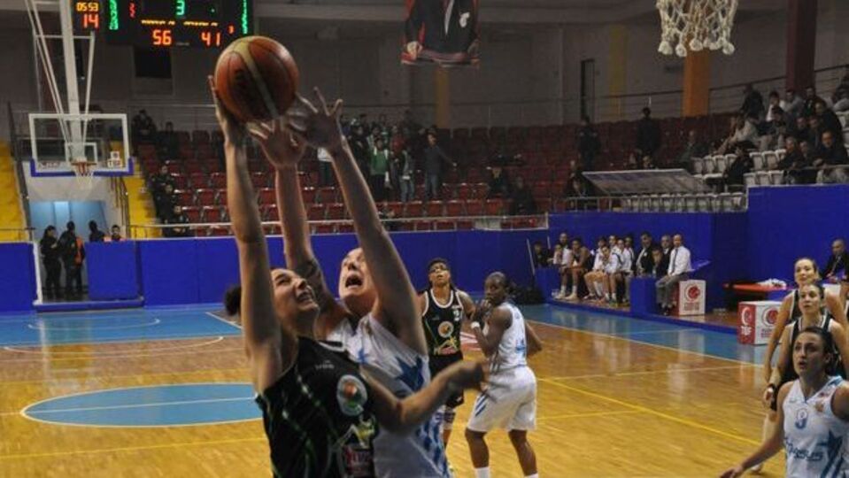 Ceyhan deplasmanda güldü