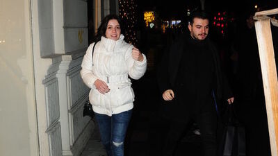 Utangaç aşıklar yakalandı!