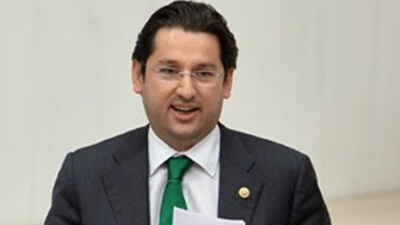 Ayakkabı kutusu ile kürsüye geldi