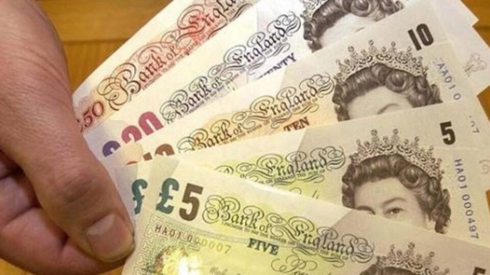 İngiltere plastik paraya geçiyor!