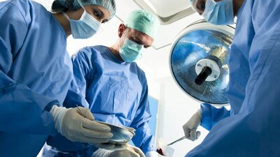 Hastanın karnında pens unuttular