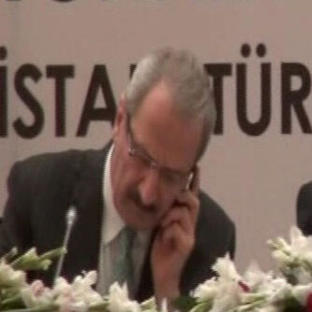 Bakan Çağlayan'a gelen telefon