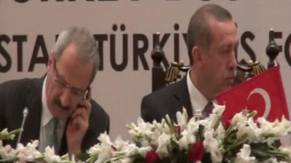 Bakan Çağlayan'a gelen telefon