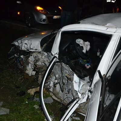 Otomobil beton pompa aracına çarptı!