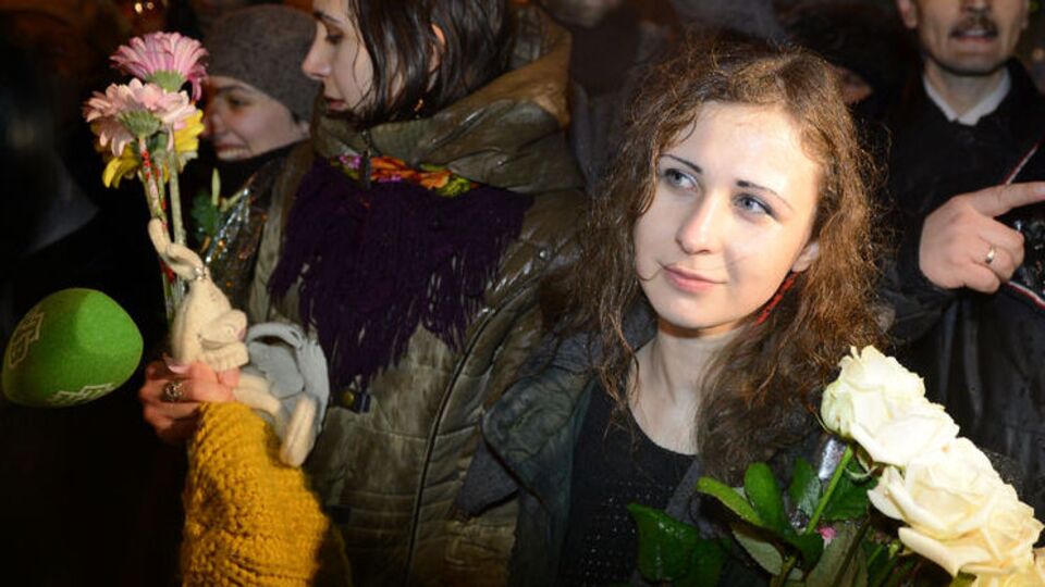 Pussy Riot üyesi Moskova'ya geldi