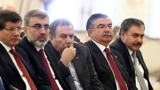 Muammer Güler cebinden çıkartıp yedi