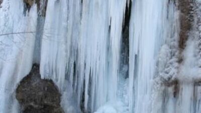 Girlevik Şelalesi buz tuttu!