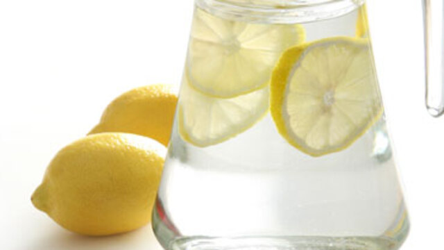 Limonlu su içmeniz için 10 iyi neden
