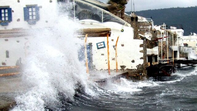 Bodrum'da lodos hayatı felç etti