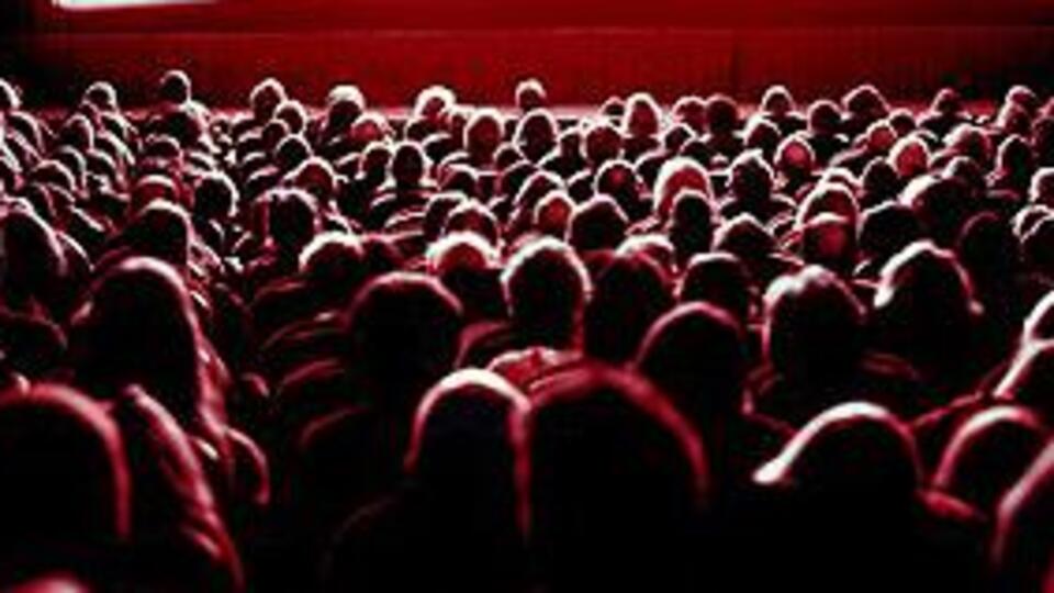 +18 sinemacıları böldü!