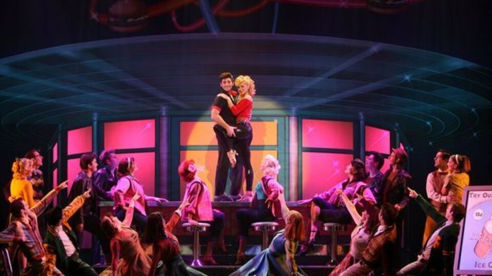 2014'te sanatla bambaşka bir insan olun