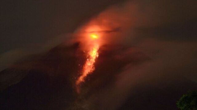 Sinabung Yanardağı faaliyete geçti!