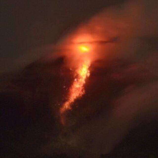 Sinabung Yanardağı faaliyete geçti!