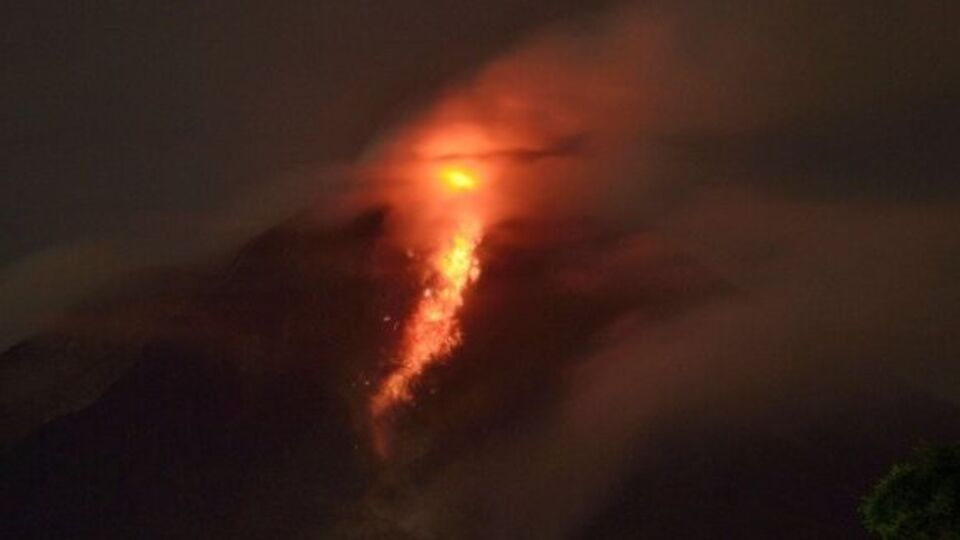 Sinabung Yanardağı faaliyete geçti!