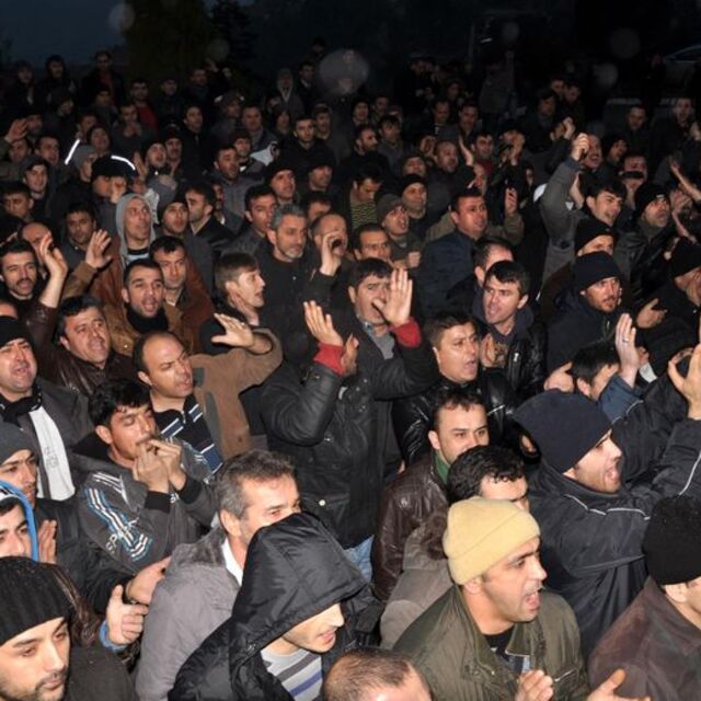 Maden işçilerinin 'ikramiye' eyleminde arbede