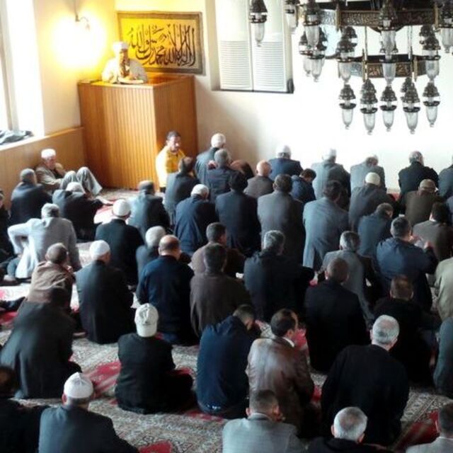 İmamlara siyaset uyarısı