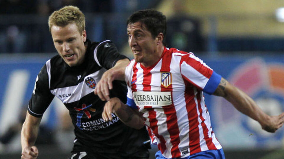 Eşini döven futbolcu hücrede!