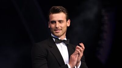 En yakışıklı erkek Çin'e gidiyor!